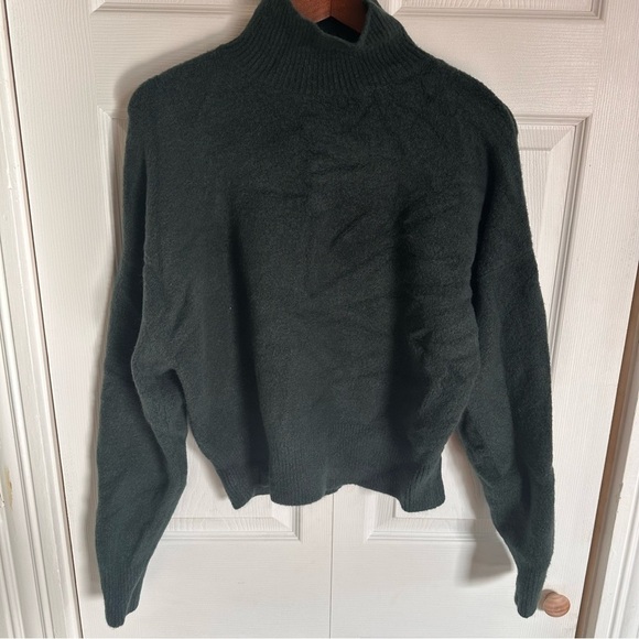 Zara cropped mock neck dolman sleeve sweater green Sz Small fuzzy super soft - Picture 1 of 7